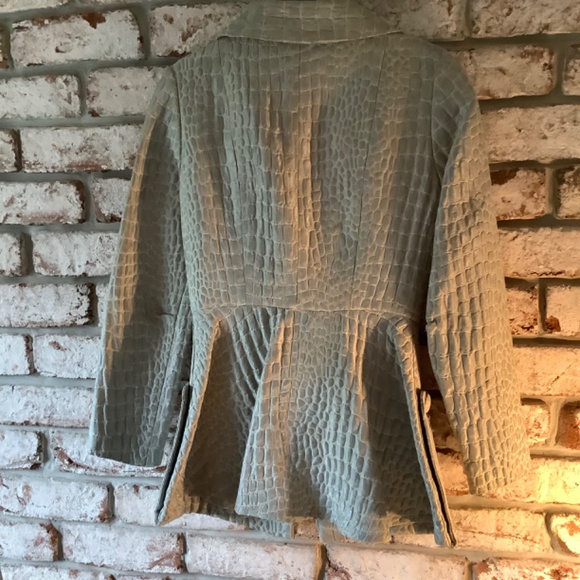 Woman’s jacket - Picture 2 of 6